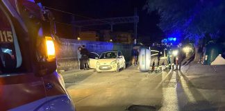 Incidente nella notte a Barletta: auto si ribalta, occupanti incastrati. Essenziale l’arrivo dei soccorsi