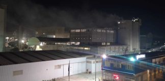Cittadini in allarme per fumi dalla Buzzi Unicem. L’azienda: «Fuoriuscita di materiale cementizio»