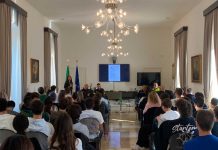 Giovani studenti a scuola di protezione civile in Prefettura